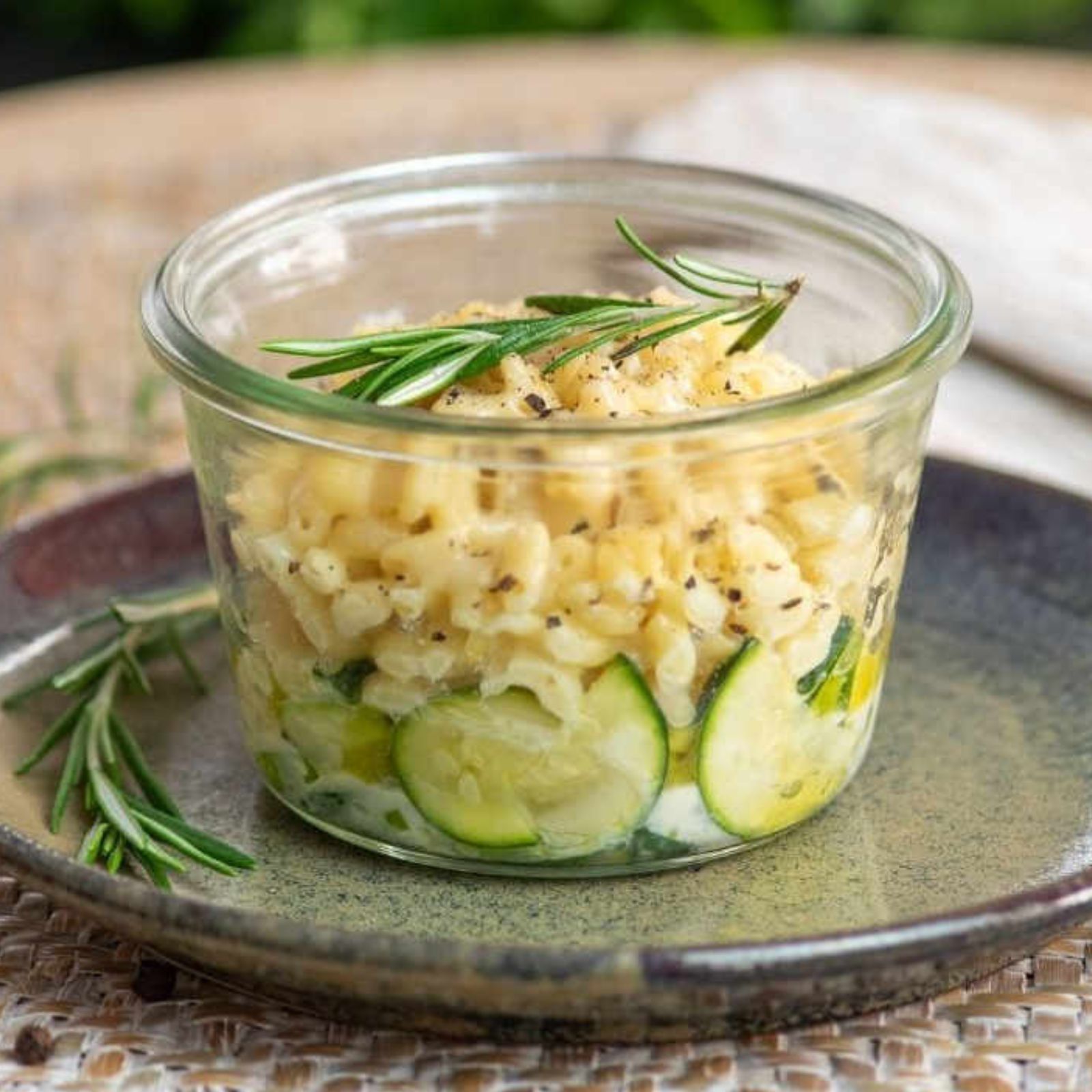 Risotto de coquillettes aux courgettes, romarien et Grana Padana